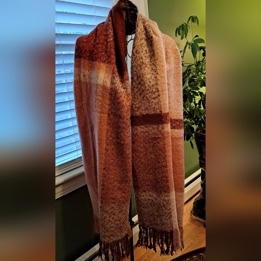 H&M acrylic plaid knit scarf wrap